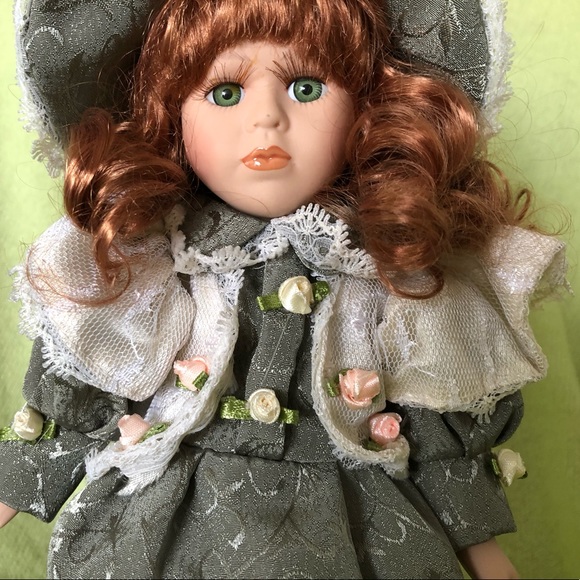 Porcelain Doll. Pretty hair, face, real eyelashes, 11” - Picture 3 of 9